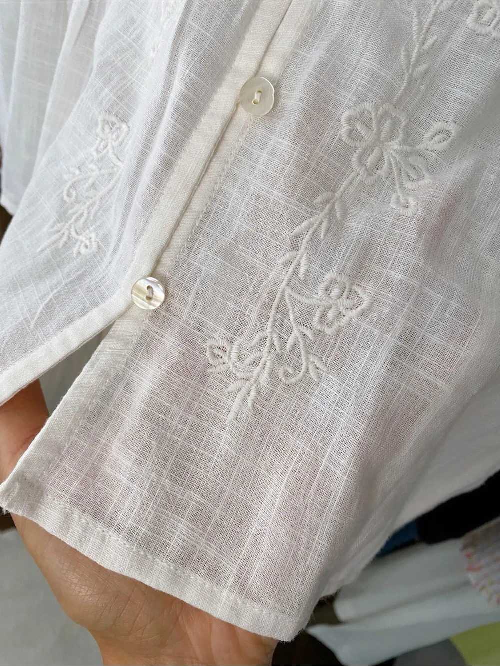 JENNIFER & GRACE Off-White Ruffle Collar Embroidered Cotton Sleeveless Top! 🐚 - Picture 8 of 12